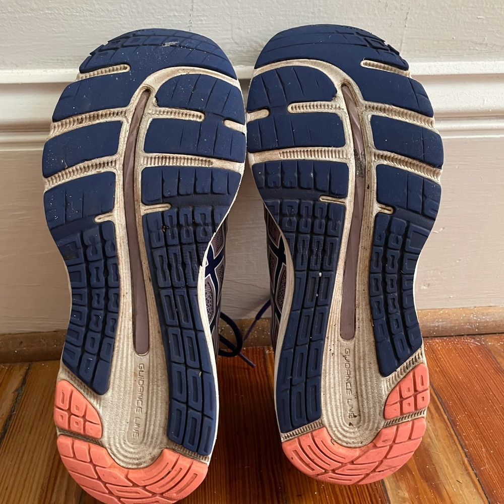 ASICS - Picture 3 of 4